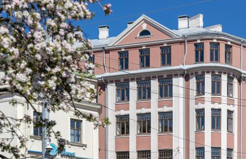Old Town Apartment | Romantic River-View Old Town Studio