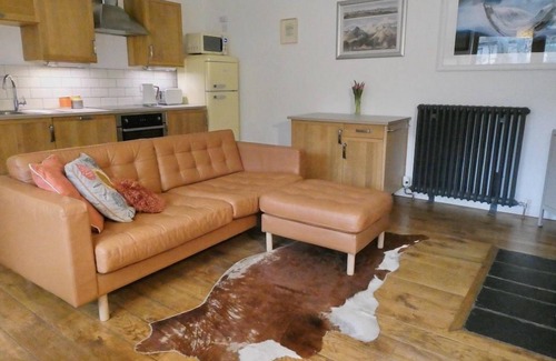 Newtonmore Cabin | Romantic Rolltop bath & cosy woodburning-stove - Baltinna West Lodge, Newtonmore.