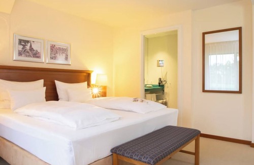 Ootmarsum Hotel | Romantic Room Nestled in Scenic Green Spaces with Direct Access to Park