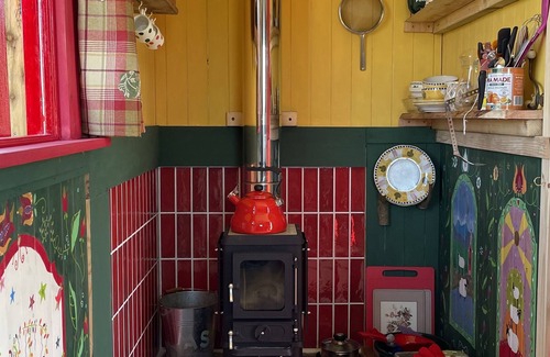 Dalmally Cabin | Romantic Shepherds Hut set above loch on highland farm