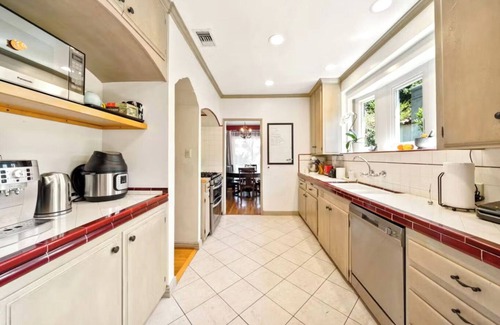 Mid City House | Romantic Spanish Oasis in the Heart of Los Angeles!