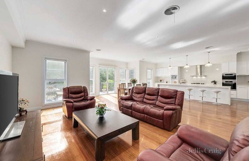 Balwyn House | Romantic Spanish villa w/hot tub — 5 min from the beach!