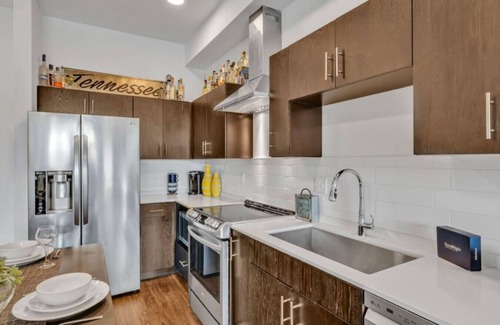 Eighth Avenue Apartment | Romantic Stay W/Pool! Near Downtown/Nissan/Ryman