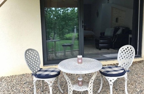 Saint-Sernin Cottage | Romantic Studio gite nestled in the vines and prune trees, own private garden