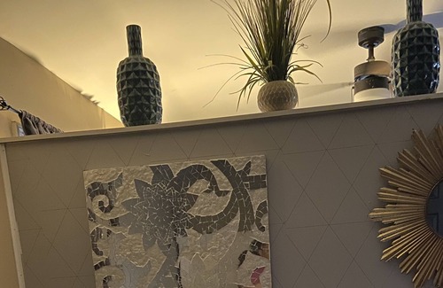 McIntyre House | Romantic Stylish Couple Suite