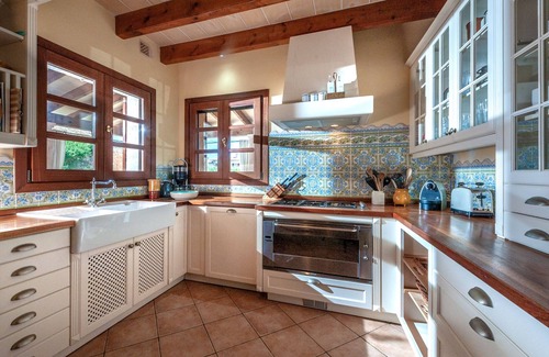 Es Llombards House | Romantic townhouse in Llombards with pool and garden