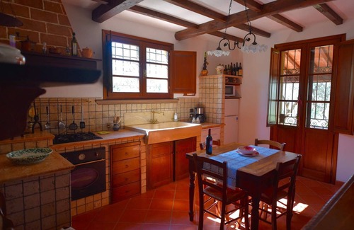 Montescudaio Villa | Romantic Tuscan villa with comfort, 3 double rooms, air conditioning, wifi, pool, sea, flush