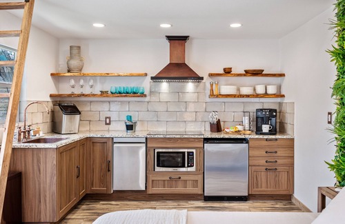 Wimberley House | Romantic Wimberley Tiny Luxury Retreat w/sauna & EV charger