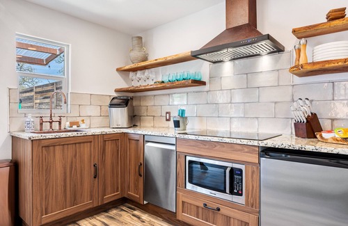 Wimberley House | Romantic Wimberley Tiny Luxury Retreat w/sauna & EV charger