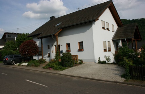 Minheim Apartment | Romantic wine village large, quiet south-facing terrace, panoramic Moselle paths, garden sauna