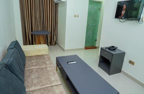 Oshodi-Isolo Hotel | Romeneo Grand Royal Hotel