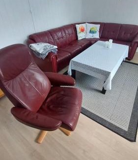 Torsken Apartment | Romslig ferieleilighet nær sjøen Medby Senja