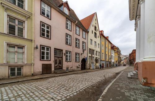 Old Town Apartment | Roofs of the Old Tallinn Guest House