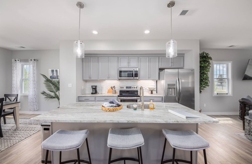 Colonial Beach Condo | Rooftop bay and river views