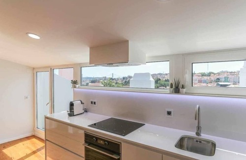 Principe Real Apartment | Rooftop Flat With Terrace & Amazing Sunset Views!