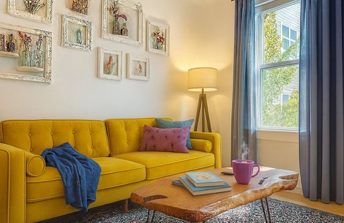 Norris Square Apartment | RoofTop Lounge Gym King Bed Dog Wash Station Apt in Fishtown