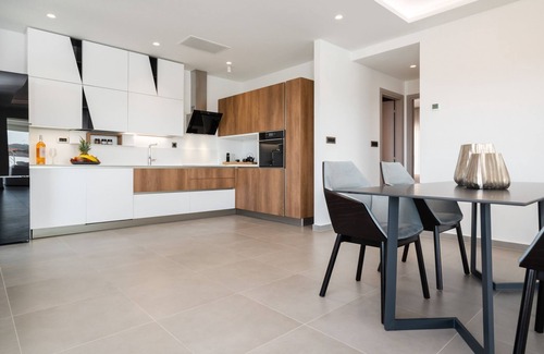 Magoulades Apartment | Rooftop Luxurious Suites with Sea Views and Private Pools 600m from the beach