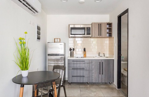 Rancho Apartment | Rooftop Pool w/Lounge Area-Studio Sleeps 2 #U4