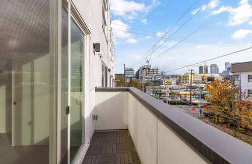Lower Queen Anne House | Rooftop Space Needle Views - Seattle Townhome