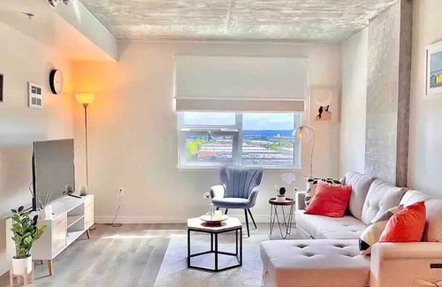 Southcenter Apartment | 🌆Rooftop* Steps to Mall & near 200++ Eat/Bar/ Free Parking | Close to Airport/