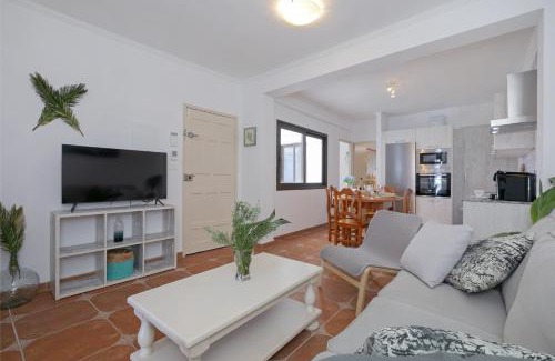 El Guincho Apartment | Rooftop View Escape - 1 Minute to Center and Fast Wi-Fi