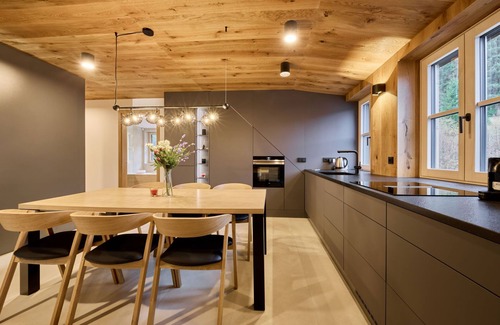 Pec pod Snezkou Apartment | Rooftop Vista Maisonette & Relaxing Bath by Interhome