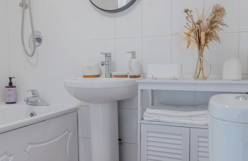 Coldharbour Apartment | Rooftop/worktable/Netflix/Parking/Promo/longstay