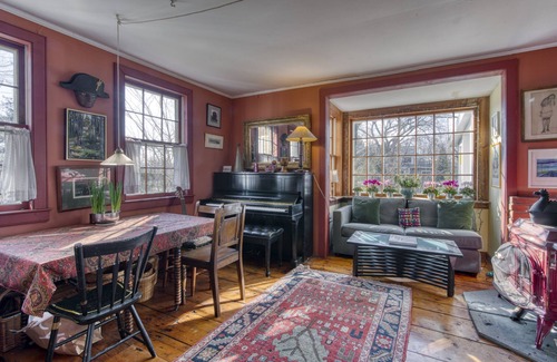 Sag Harbor Bed & Breakfast | Room 1 queen bed on waterfront + bikes and kayaks