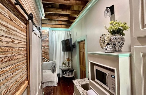 Carthage Hotel | Room 1 (sleeps 1) at Chipley's Squareview Inn
