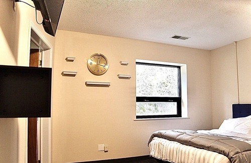 Fourmile House | Room 1 within the Pine Mountain Inn