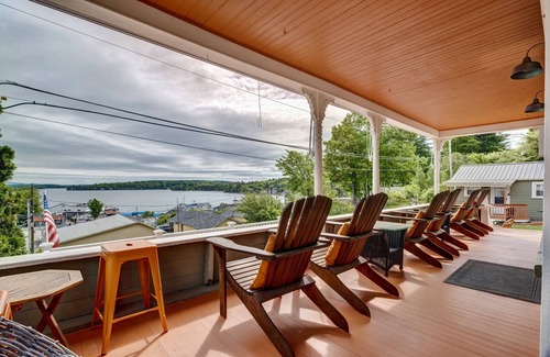 Weirs Beach House | Room 11 (3rd Floor Shared Bathroom)