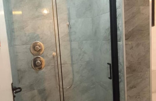 Barrow Gurney Apartment | Room 2 (20 mins walk to Bristol Airport)