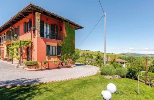 Barbaresco House | Room 2 with private bathroom