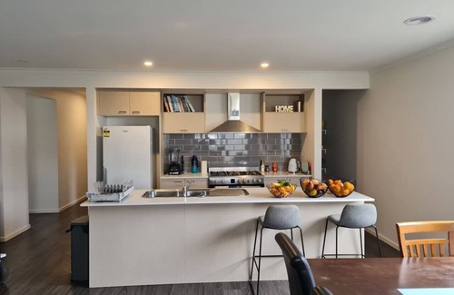 Delacombe House | Room 4 in brand new luxury home