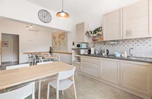 Riola Sardo Apartment | Room '40°Parallelo - Ampia Matrimoniale 4' with Shared Garden, Wi-Fi and Air Conditioning