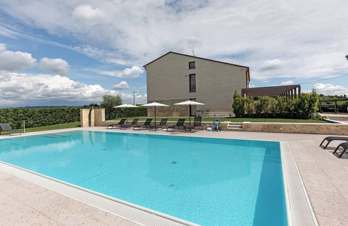 Sona Apartment | Room 'Agr Casa Pezzo Tripla 1' with Shared Pool, Wi-Fi and Air Conditioning