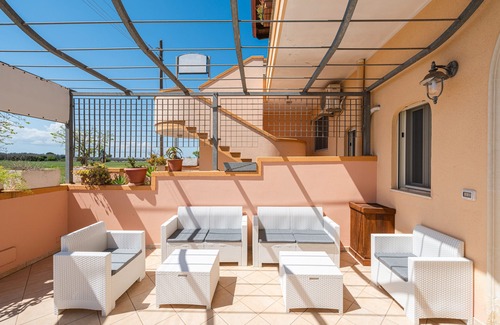 Cocumola Apartment | Room 'Angeli Nel Salento - Room 5' with Private Terrace, Wi-Fi and Air Conditioning