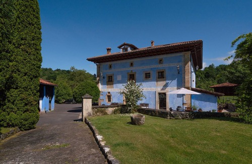 Santianes de Ola Apartment | Room 'Araucaria' with Mountain View, Shared Garden and Wi-Fi