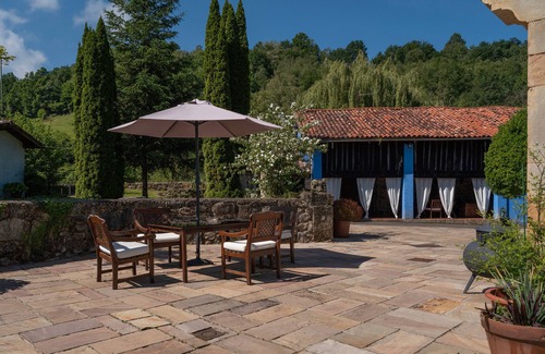 Santianes de Ola Apartment | Room 'Araucaria' with Mountain View, Shared Garden and Wi-Fi