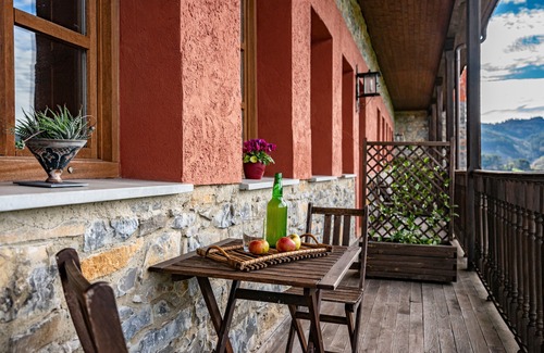 Tornon Apartment | Room 'Biología' with Mountain View, Shared Terrace and Wi-Fi