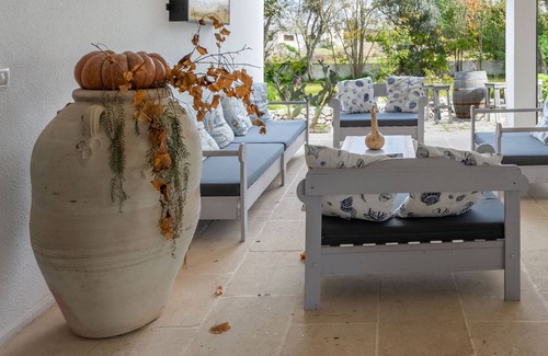 Vignacastrisi Apartment | Room 'Camelia 1' with Shared Terrace, Wi-Fi and Air Conditioning