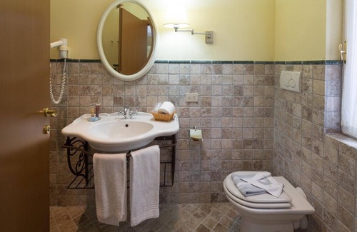 Bagni di Lucca Apartment | Room 'Camera Matrimoniale Superior' with Shared Garden, Wi-Fi and Air Conditioning