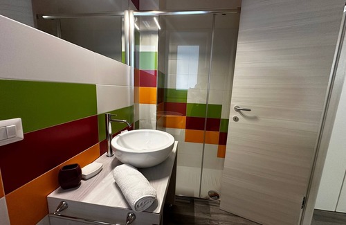 Modica Villa | Room 'Camera Melograno' with Shared Pool, Wi-Fi and Air Conditioning