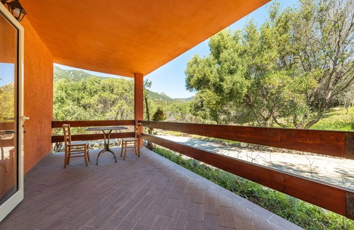 San Sperate Apartment | Room 'Campus' with Sea View, Wi-Fi and Air Conditioning