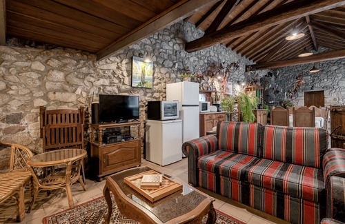 Vila do Conde Apartment | Room 'Casa Do Caldas - Suite 1' with Shared Pool, Shared Terrace and Wi-Fi