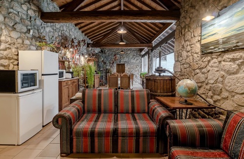 Vila do Conde Apartment | Room 'Casa Do Caldas - Suite 1' with Shared Pool, Shared Terrace and Wi-Fi