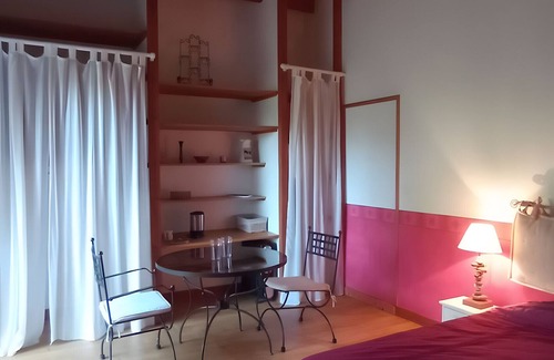 Riberac Bed & Breakfast | Room 'Chambre B' with Shared Pool, Wi-Fi and Air Conditioning