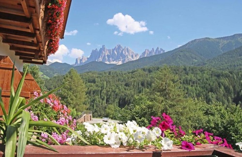Villnoss Apartment | Room 'Doppelzimmer 8' with Mountain View, Private Terrace and Wi-Fi