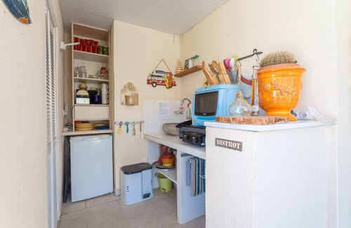 Saint-Nazaire Apartment | Room 'Esprit Du Soleil' with Shared Pool, Wi-Fi and Air Conditioning