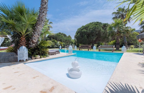 Saint-Nazaire Apartment | Room 'Esprit Du Soleil' with Shared Pool, Wi-Fi and Air Conditioning